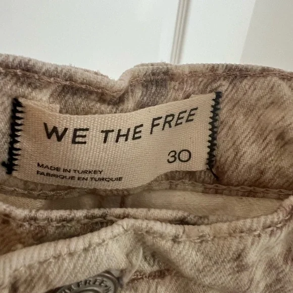 NWOT We the Free Good Luck Barrel Jeans in the CAT PRINT - Picture 8 of 8